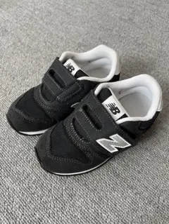 New Balance 373 ブラック ベルクロスニーカー