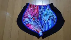 Nike フローラルショートパンツ　S