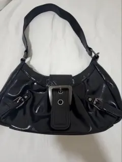 黒のショルダーバッグ