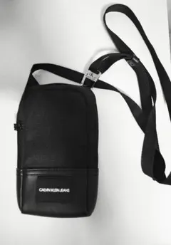 大幅お値下げ中！！【Calvin KleinJEANS】スマホショルダーバッグ