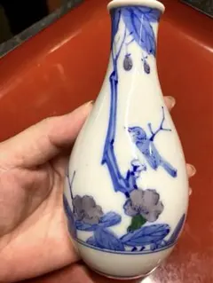 青い花と鳥の絵柄の陶器花瓶