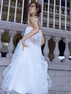 ホワイトチュールサロペットスカート　モデル写真付き Sサイズですが少し大きめです