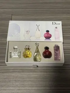 Dior ミニ香水セット 5点 まとめ売り　LES PARFUMS オマケ一点有のサムネイル