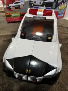 トミカ ビッグに変形！デカパトロールカー
