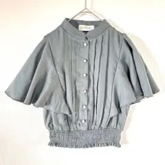 新品　パールボタン半袖ブラウス　緑　タック　フレアスリーブ　クロップドブラウスのサムネイル