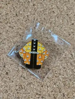 新品☆鬼滅の刃　我妻善逸　着物　ピンバッジ