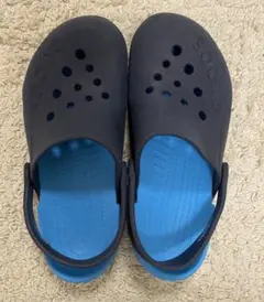 Crocs キッズサンダル ネイビー/ブルー　20cm