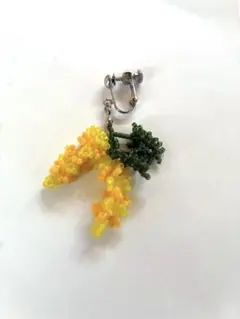 ひびのこずえ　花を編むイヤリング ミモザ ビーズ イヤリング