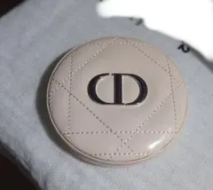 Dior Forever ルミナイザー　ライラックマニア003