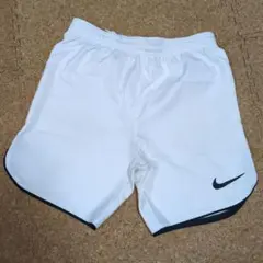 NIKE Dri-FIT ハーフパンツ ホワイト 140cmのサムネイル