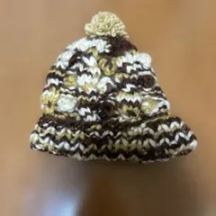 ボンボン付きニット帽