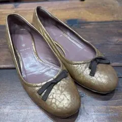 miu miu ミュウミュウ のフラットシューズ(ベージュ、サイズ23.5