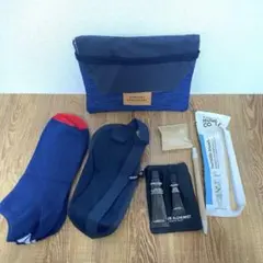 사용하지 않은 새 여행용 화장품 세트 및 액세서리