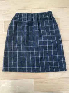 チェック柄　膝丈スカート　ネイビー地にベージュ&ブルーライン