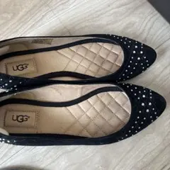 UGG スタッズ付き フラットシューズ ブラックのサムネイル