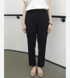 美品　ユナイテッドアローズ　テーパードパンツ　紺色