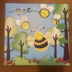 Honey Bee Story フォトアルバム ハチとてんとう虫の2冊のサムネイル