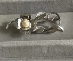 パールブローチ　入学式　卒業式　入園　卒園　結婚式　フラワーモチーフ