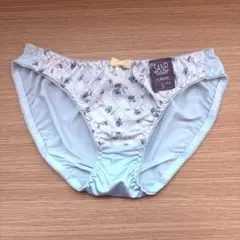 新品　Mサイズ　白　トリコットショーツ　小花柄　花柄　ホワイト × ブルーのサムネイル
