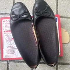 黒 リボン付きバレエシューズ
