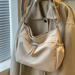 大容量　韓国　タッセル付き ショルダーバッグ シンプルトートバッグ ベージュ