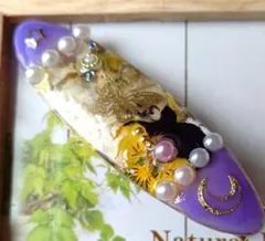 ハンドメイド　レジン　ビオラ　紫　ヘアクリップ　金色の蝶　ラベンダー色