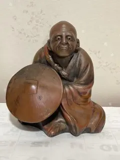 古いダルマ像 陶器製 仏像 赤と黒の僧侶像 - メルカリ