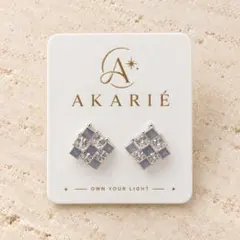 AKARIÉ スクエアチェック ビジューピアス