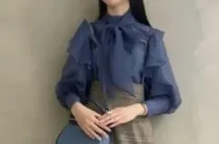 LILY BROWN リリーブラウン オーガンザラッフルフリルボウブラウスのサムネイル