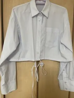 SLY スライ リボン付きクロップドシャツ