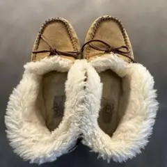 UGG グレー スエード モカシン - メルカリ