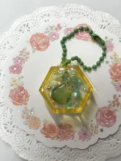 ハンドメイド うちのコ　シャカシャカチャーム セキセイインコ　レジン