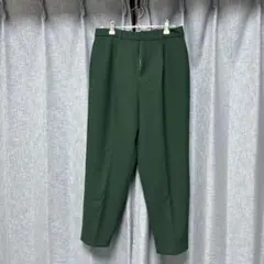 ダークグリーンスラックス テーパードフィット