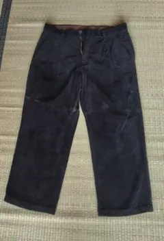 コーデュロイ　黒パンツ
