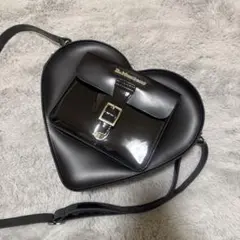 Dr. Martens ハート型ショルダーバッグ ブラック