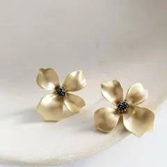 ゴールド アンティーク フラワー ピアス　結婚式 卒業式　発表会　お呼ばれ