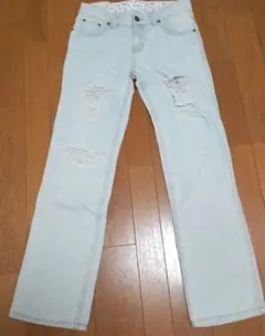 ライトブルー ストレートデニム ダメージ加工