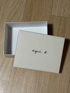 【少し汚れあり】agnes b. ギフトボックス 空箱のサムネイル