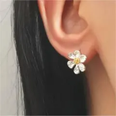 フラワーピアス　シルバー　両耳用