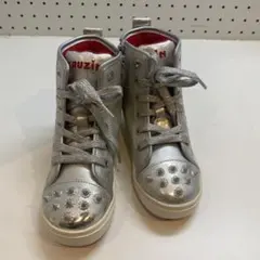 スタッズ付きシルバーハイカットスニーカー