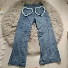 ハート型ポケット付きデニムパンツシーン