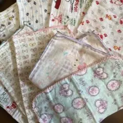 中古　ガーゼ　ハンカチ　28×28 スヌーピー　リボン柄　ぼんぼんリボン