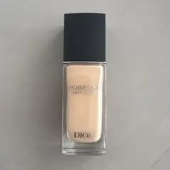 ディオールスキン　フォーエヴァーフルイドグロウ　1N 30ml