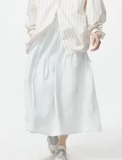 UNIQLO ボリュームギャザースカート　ライトブルーのサムネイル