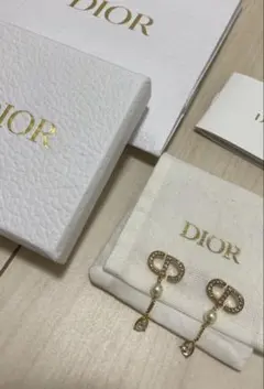 ☆ひまさん専用☆ 【方耳】DIOR ピアス evolution ピアス - メルカリ