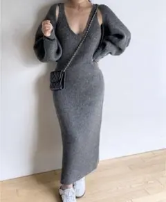 Vネックノースリーブフィッティングドレスカーディガン　２点セット