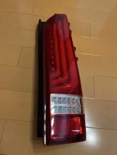 ハイエース　テールランプ　純正　カスタムペイント　キャンディピンク ハイエース テールランプ 純正 カスタムペイント キャンディピンク