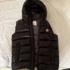 MONCLER ダウンベスト フード付き ブラックのサムネイル