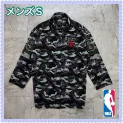 値下げ中 NBA シカゴブルズ　ジャケット　メンズ　S 総柄　ミドル丈　ロゴ　綿