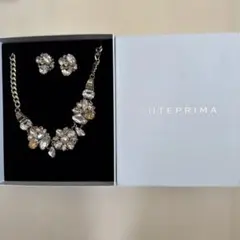ANTEPRIMA フラワーモチーフ ネックレス &ピアスのセットのサムネイル